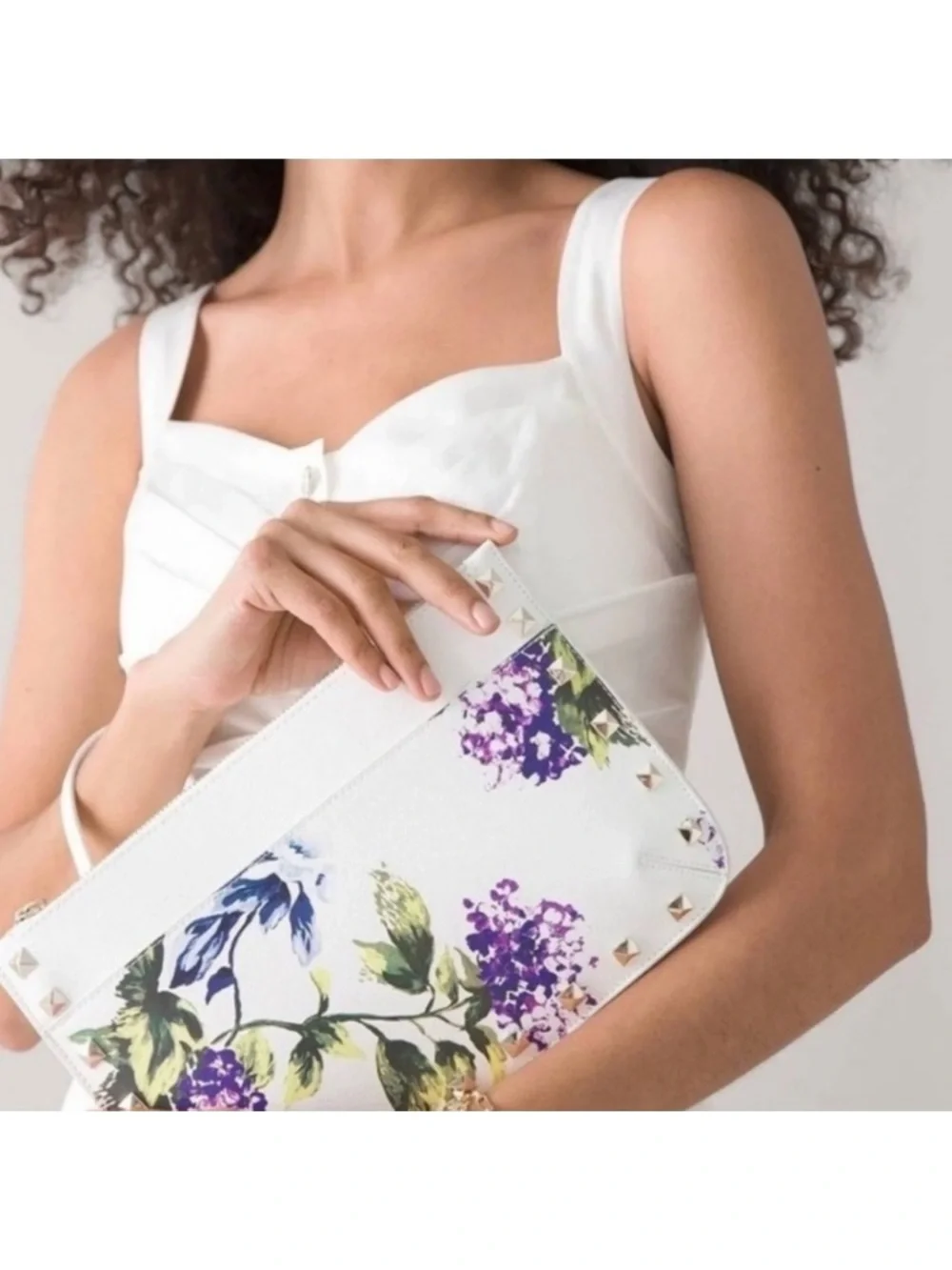 NWOT WHITE HOUSE BLACK MARKET WHITE PURPLE FLORAL ENVELOPE WRISTLET CLUTCH - Picture 3 of 13